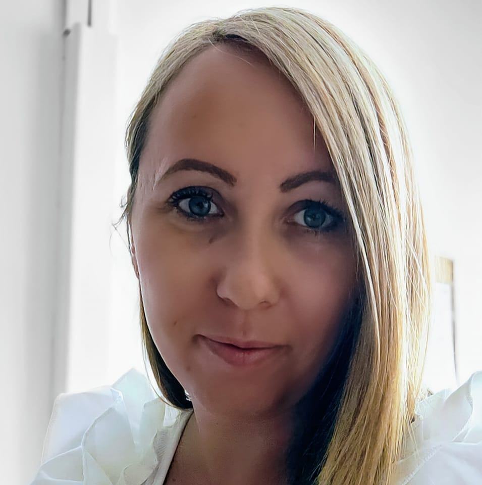  Lázár Erika